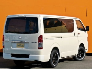 ハイエースバン新車アウトレットディーゼル4WD　特設ライトイエロー