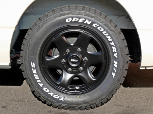 ハイエースバン新車アウトレットディーゼル4WD　特設ライトイエロー