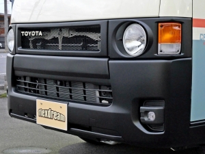 ハイエースバンディーゼル4WD　丸目カスタム　ネオクラシック