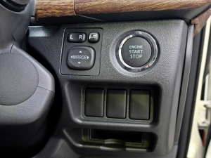 ハイエースバンディーゼル4WD　丸目カスタム　ネオクラシック