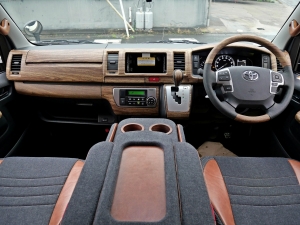 ハイエースＶディーゼル4WD　丸目カスタム　ネオクラシック