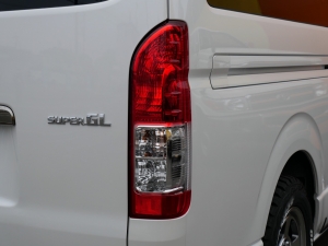 ハイエースバンディーゼル4WD　車中泊　跳ね上げ式ベッドキット