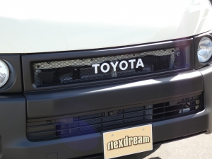 ハイエースバン特設カラーライトイエロー　安全装備付き