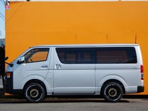 ハイエースバンディーゼル4WD　丸目カスタム　ネオクラシック