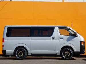 ハイエースバンディーゼル4WD　丸目カスタム　ネオクラシック