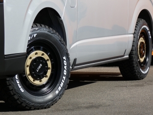 ハイエースバンディーゼル4WD　丸目カスタム　ネオクラシック