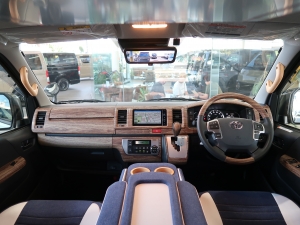 ハイエースバンディーゼル4WD　丸目カスタム　ネオクラシック