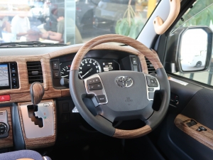 ハイエースバンディーゼル4WD　丸目カスタム　ネオクラシック