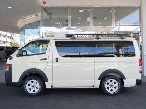 ハイエースバンディーゼル4WD　丸目カスタム　ネオクラシック