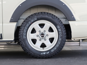 ハイエースバンディーゼル4WD　丸目カスタム　ネオクラシック
