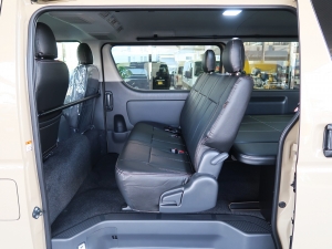 ハイエースバンディーゼル4WD　アースカラーパッケージ４Ｖ６ベージュ