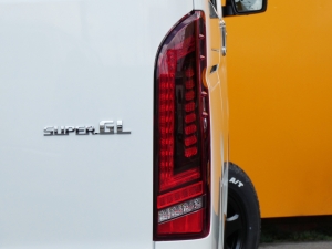 ハイエースバンハイエース　ダークプライム　カスタムコンプリート