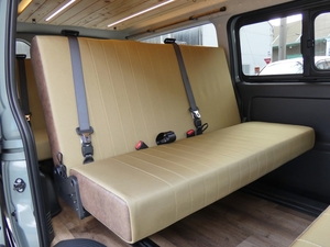 ハイエースバンMONOBOX　ライトキャンピングカー　丸目クラシック