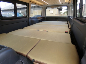 ハイエースバンMONOBOX　ライトキャンピングカー　丸目クラシック