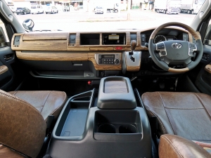 ハイエースワゴン新車コンプリート　ハイエースワゴン２ＷＤ
