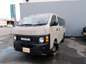 キャラバン新車キャラバン　カスタム　丸目クラシックカスタム