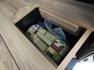 ハイエースバンMONOBOX車中泊　ライトキャンピングカー　MONOBOX