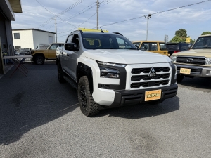 トライトン三菱ピックアップトラック　トライトン