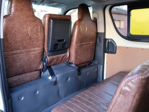 ハイエースバンDX　4WD　ディーゼル　丸目