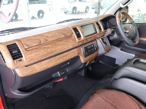 ハイエースバン丸目換装FD-classicカスタム　消防レッド