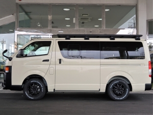 ハイエースバン丸目カスタム　ライトイエロー　ネオクラシック
