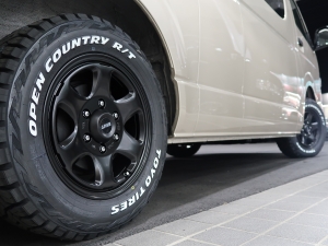 ハイエースバンスパロン　4WD　ディーゼル　特設ベージュメタリック