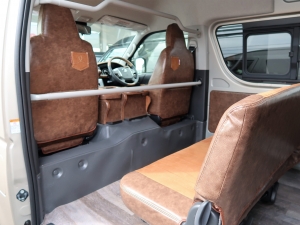ハイエースバンスパロン　4WD　ディーゼル　特設ベージュメタリック
