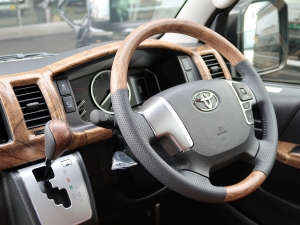 ハイエースバンスパロン　4WD　ディーゼル　特設ベージュメタリック