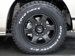 ハイエースバンスパロン　4WD　ディーゼル　特設ベージュメタリック