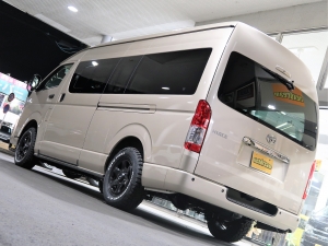 ハイエースバンスパロン　4WD　ディーゼル　特設ベージュメタリック