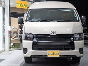 ハイエースバンスパロン　4WD　ディーゼル　特設ベージュメタリック