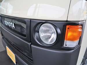 ハイエースバンDX　4WD　ディーゼル　丸目