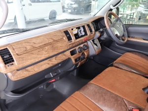 ハイエースバンDX　4WD　ディーゼル　丸目