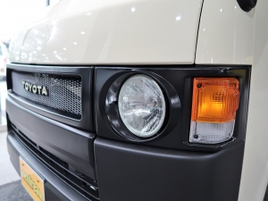 ハイエースバンDX　4WD　ディーゼル　丸目