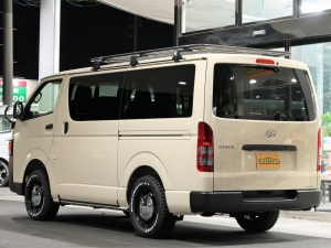 ハイエースバンDX　4WD　ディーゼル　丸目