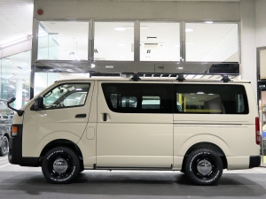 ハイエースバンDX　4WD　ディーゼル　丸目