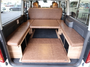 ハイエースバン丸目カスタム　　ネオクラシック