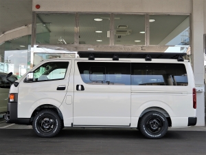 ハイエースバン丸目カスタム　　ネオクラシック