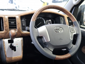 ハイエースバンDX　4WD　ディーゼル　丸目