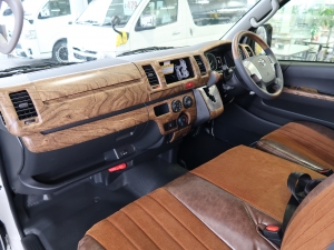 ハイエースバンDX　4WD　ディーゼル　丸目
