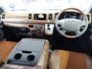 ハイエースバンDX　4WD　ディーゼル　丸目