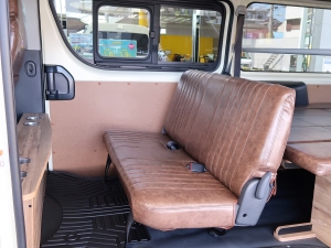 ハイエースバンDX　4WD　ディーゼル　丸目
