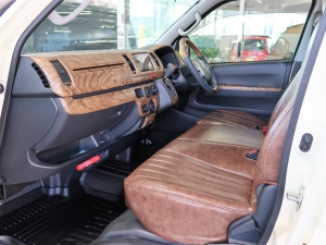 ハイエースバンDX　4WD　ディーゼル　丸目