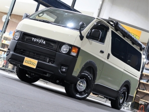 ハイエースバンディーゼル4WD　丸目カスタム　ネオクラシック