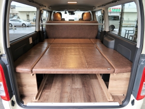 ハイエースバンディーゼル4WD　丸目カスタム　ネオクラシック