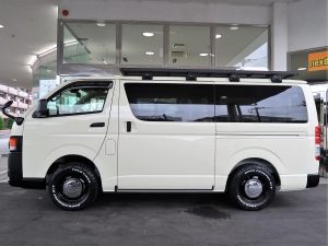ハイエースバンディーゼル4WD　丸目カスタム　ネオクラシック