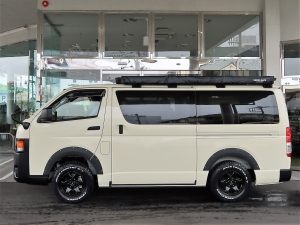 ハイエースバンディーゼル4WD　丸目カスタム　ネオクラシック