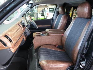 ハイエースバンディーゼル4WD　丸目カスタム　ネオクラシック