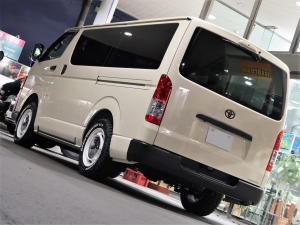 ハイエースバンディーゼル4WD　丸目カスタム　ネオクラシック