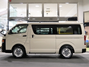 ハイエースバンディーゼル4WD　丸目カスタム　ネオクラシック